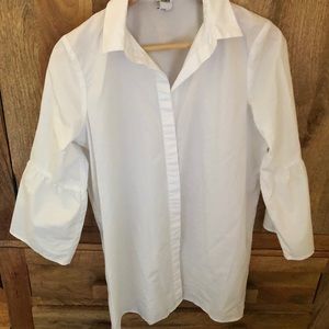 White hidden buttons shirt with puffy sleeves